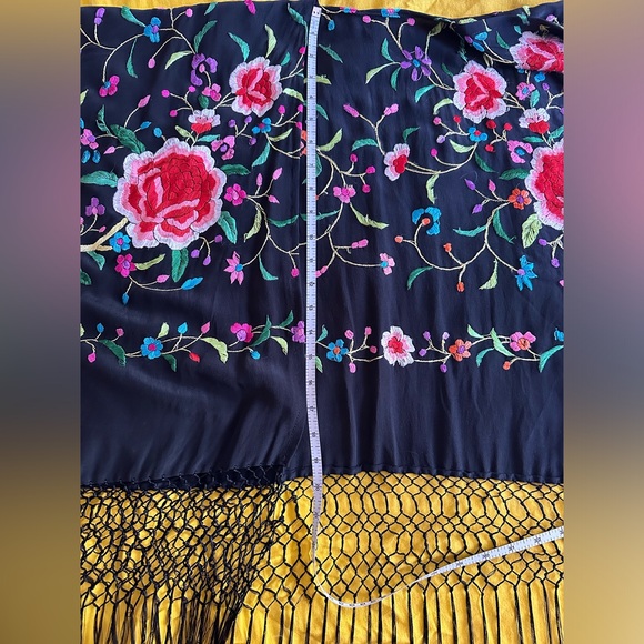 Beautiful, Vibrant Kimono - Picture 11 of 14